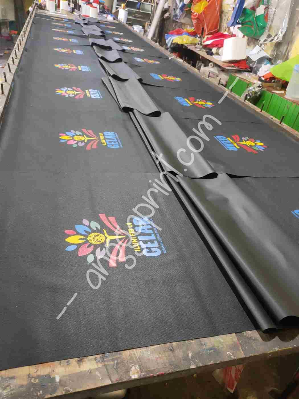 Jasa Sablon Tenda Custom — Tahan Cuaca, Branding Tajam, Siap Pakai (3)
