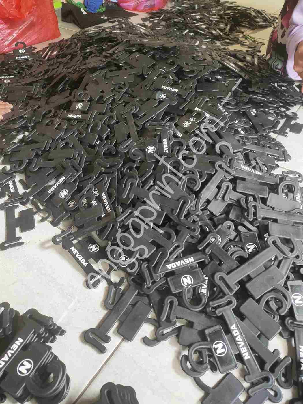 Jasa Sablon Hanger Sandal Custom — Hangtag Display Brand Sandal Anda (4)