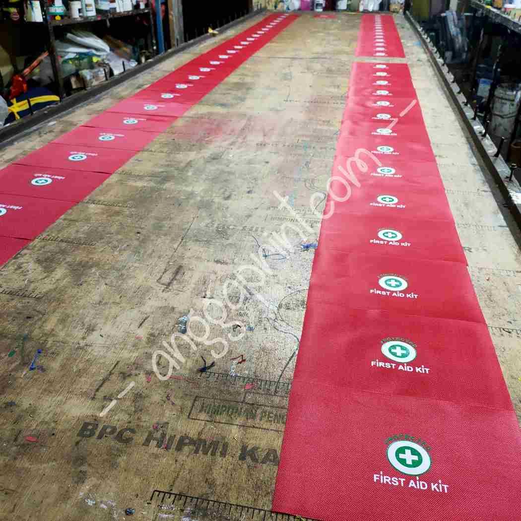 Jasa Sablon Tas Medis Custom — Tahan Disinfeksi, Identitas Jelas, untuk Faskes & Tim Tanggap Darurat (3)