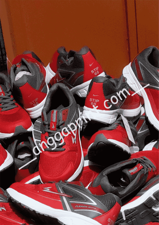 Jasa Sablon Sepatu Custom — Desain Personal, Wedding, & Merchandise Eksklusif (4)