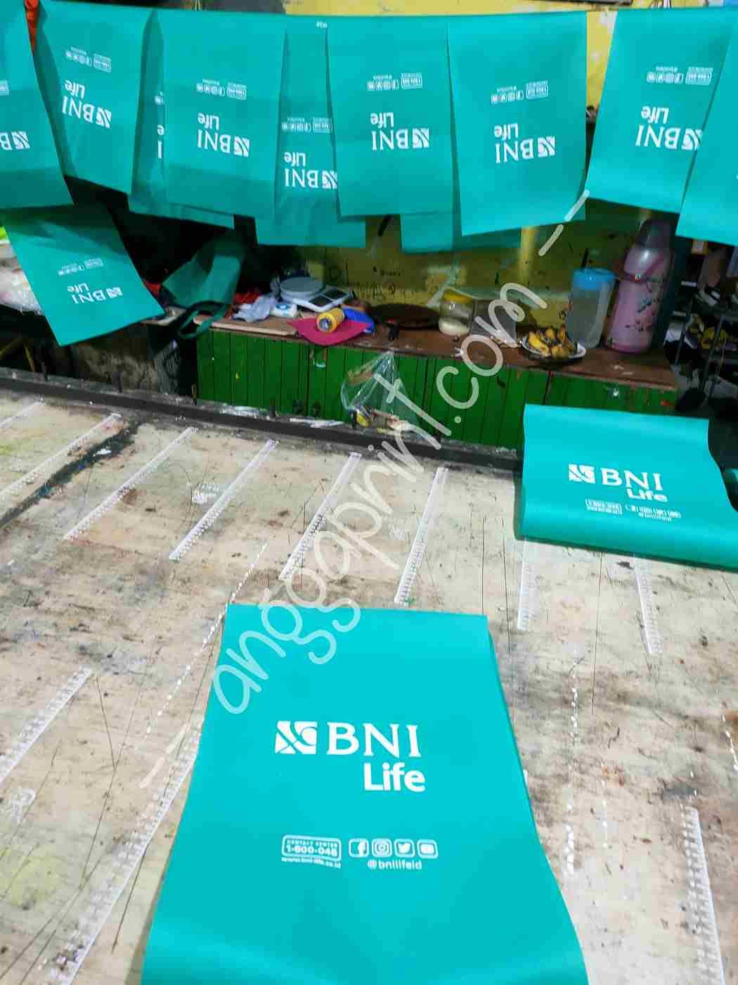 Jasa Sablon Sponbond Custom — Tas Promosi Ramah Lingkungan, Cetak Presisi (4)